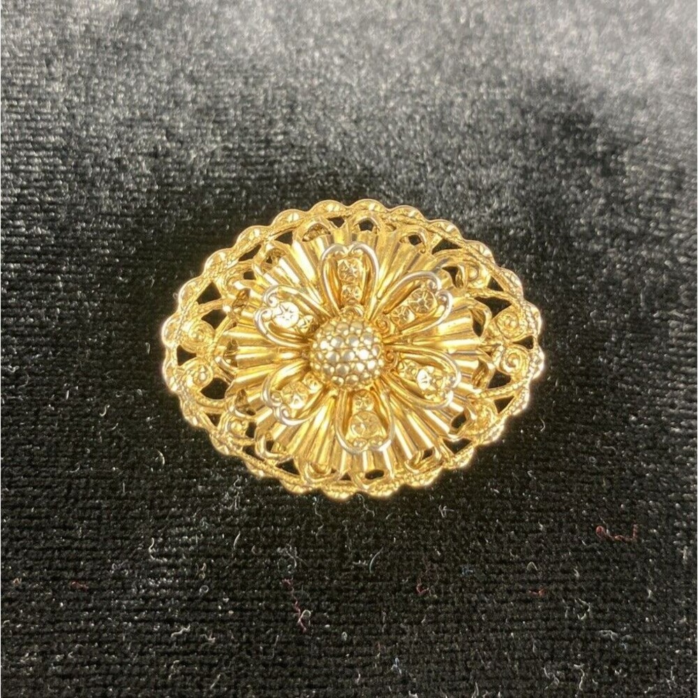 VTG Ornate Filigree Brooch Pin Gold Tone Flower Berry Scalloped Edge